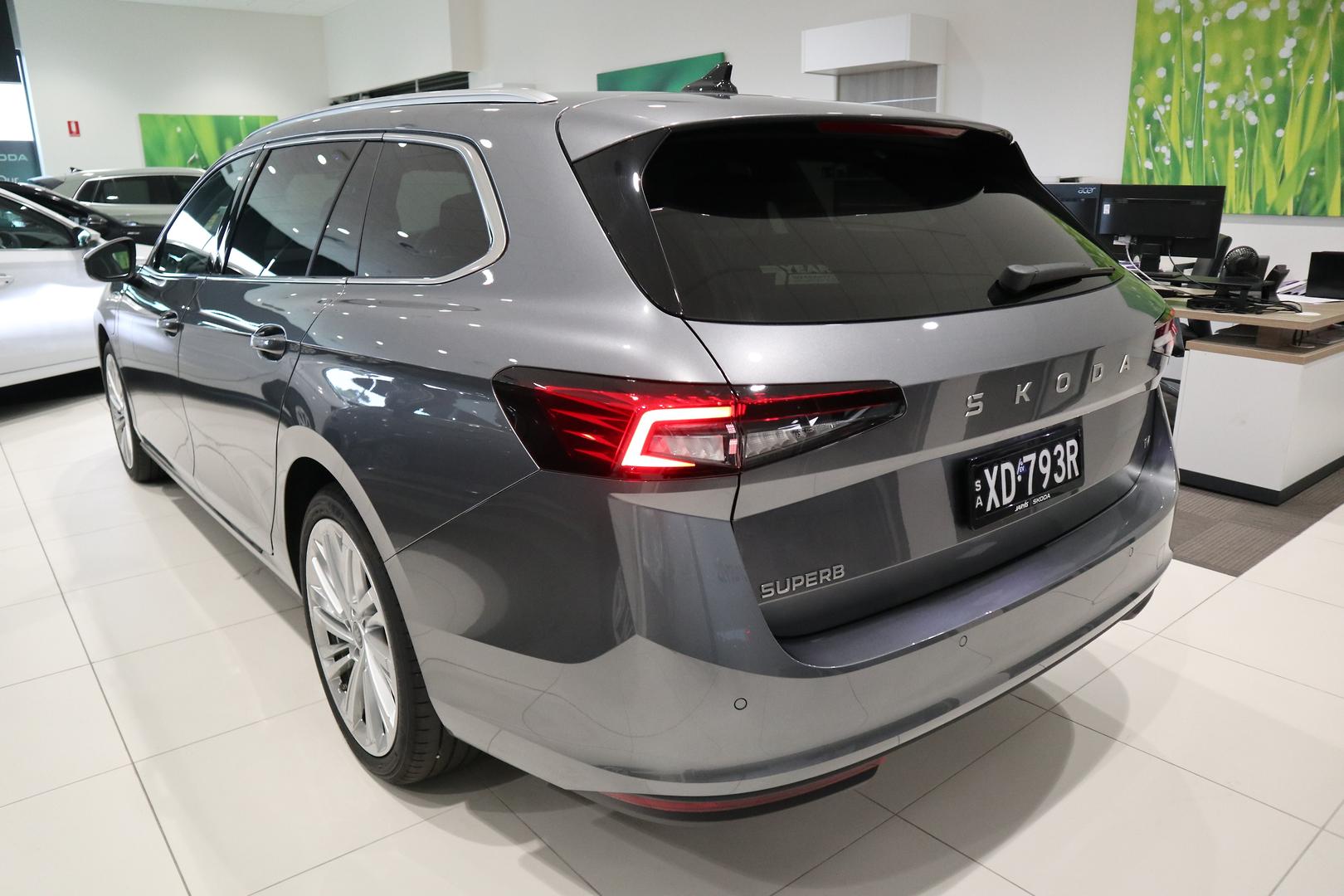 2026 SKODA Superb Select PHEV — photo 4