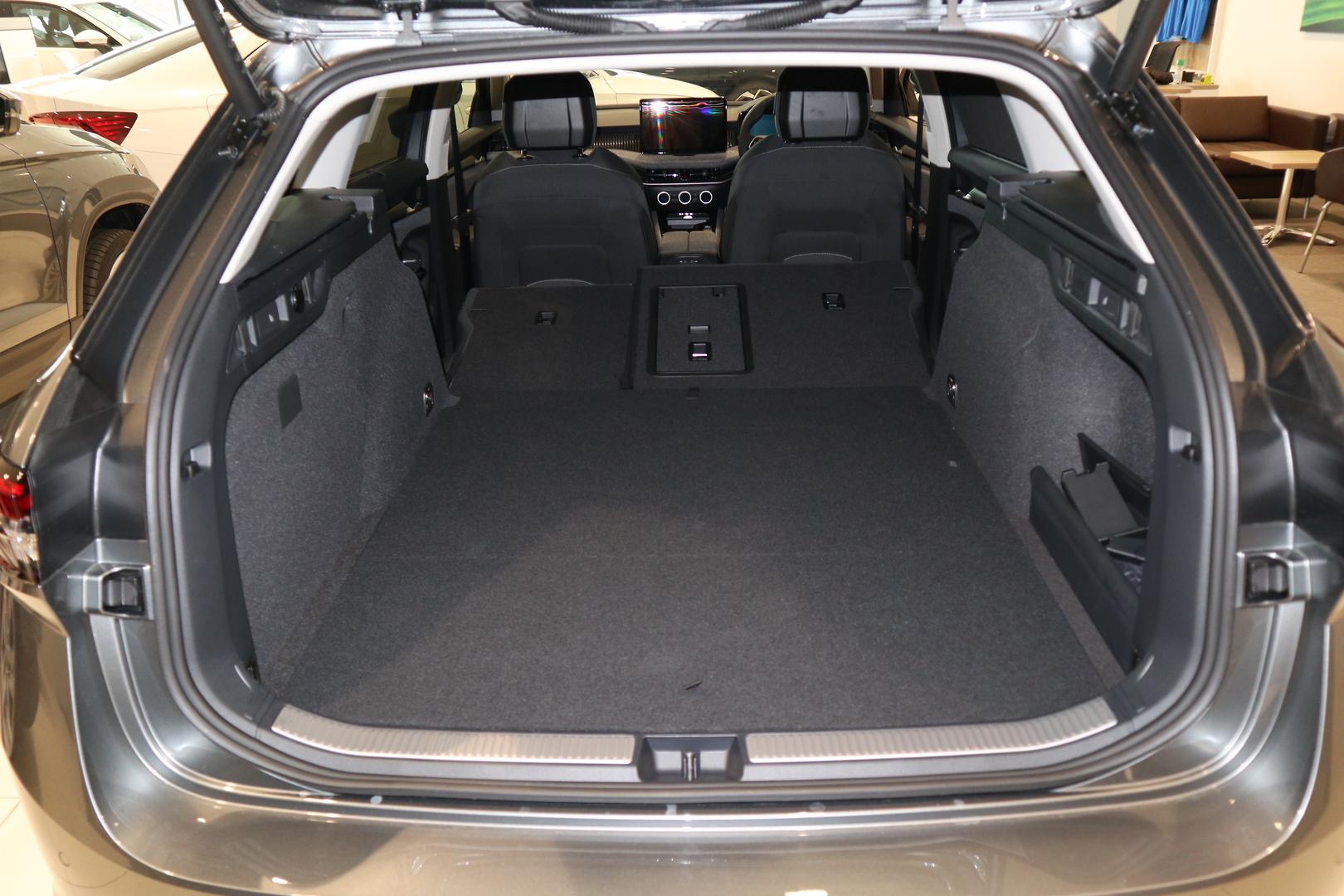 2026 SKODA Superb Select PHEV — photo 6