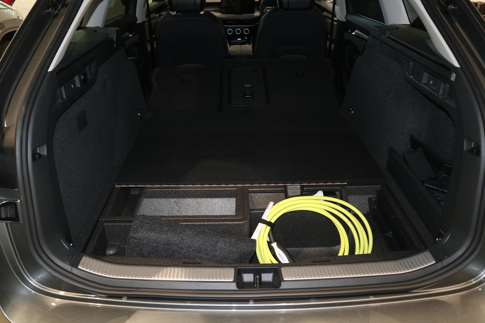 2026 SKODA Superb Select PHEV — photo 7