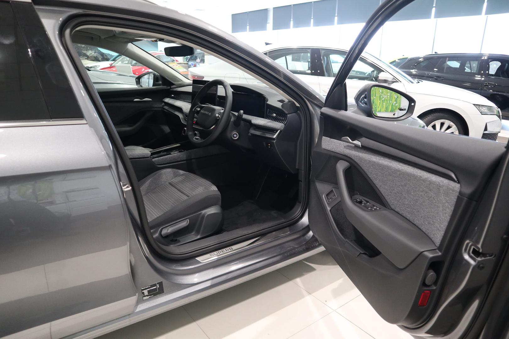 2026 SKODA Superb Select PHEV — photo 9