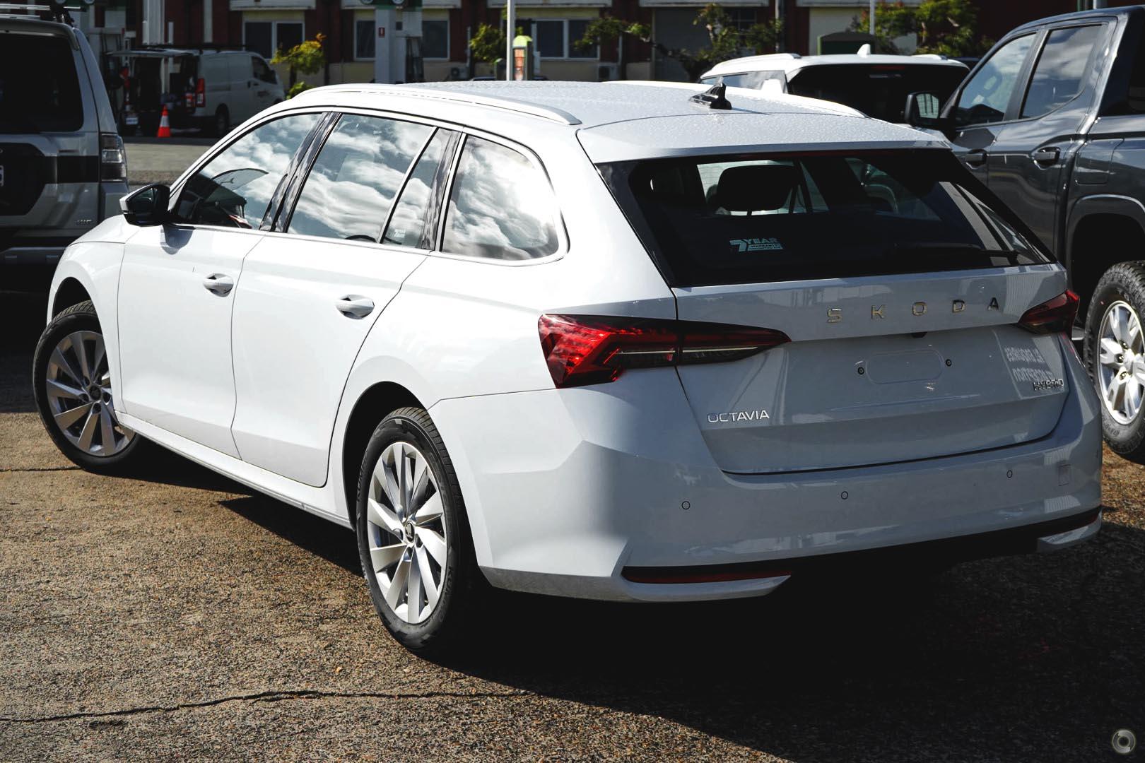 2026 SKODA Octavia Select mHEV — photo 4