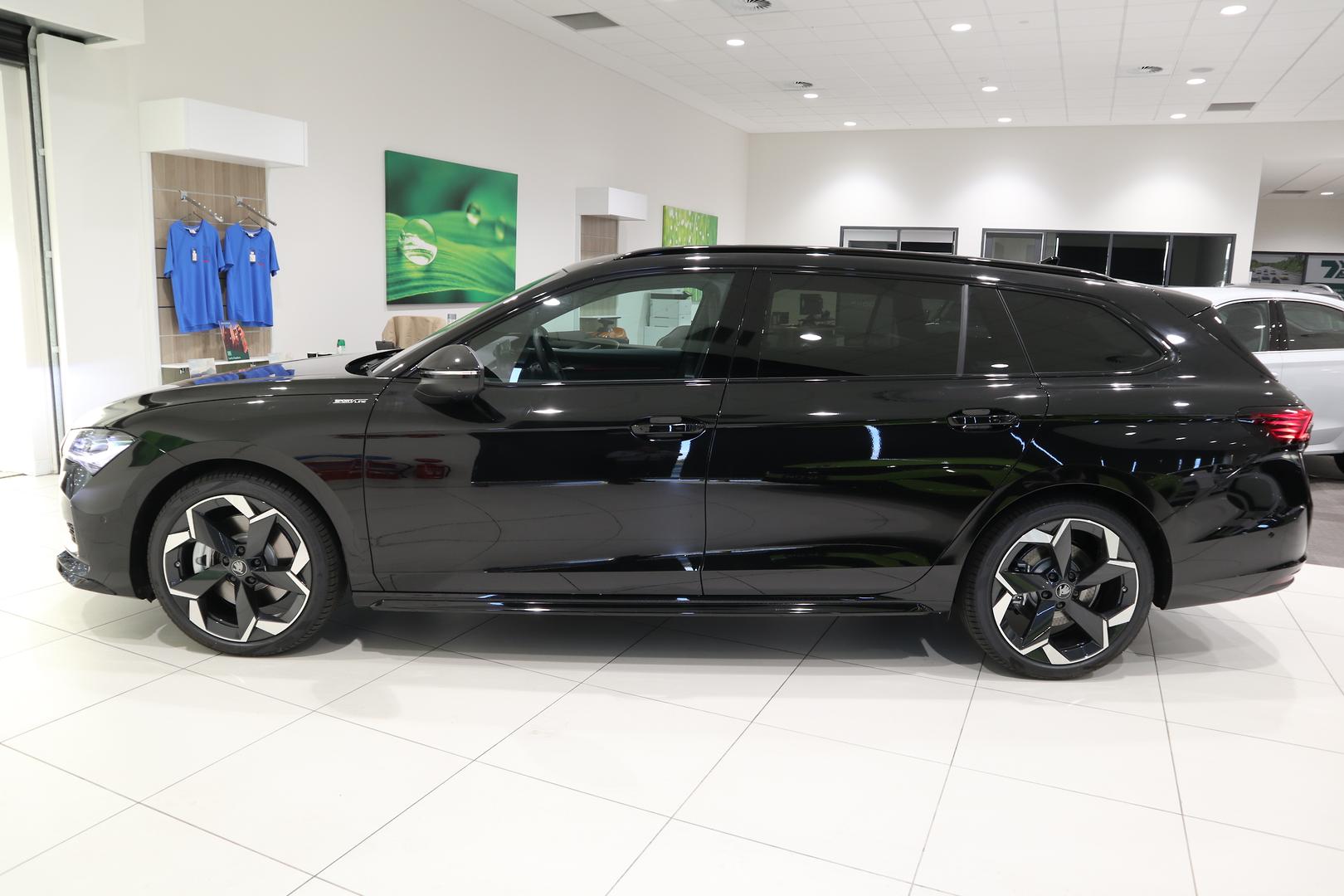 2026 SKODA Superb 195TSI Sportline — photo 4