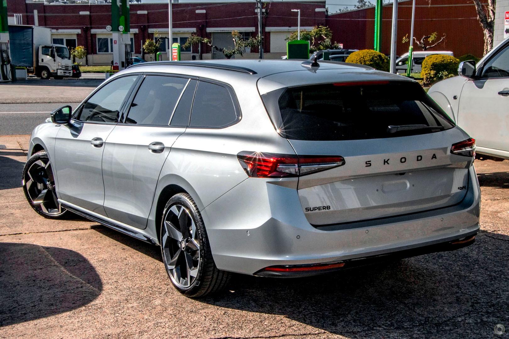 2026 SKODA Superb 195TSI Sportline — photo 4