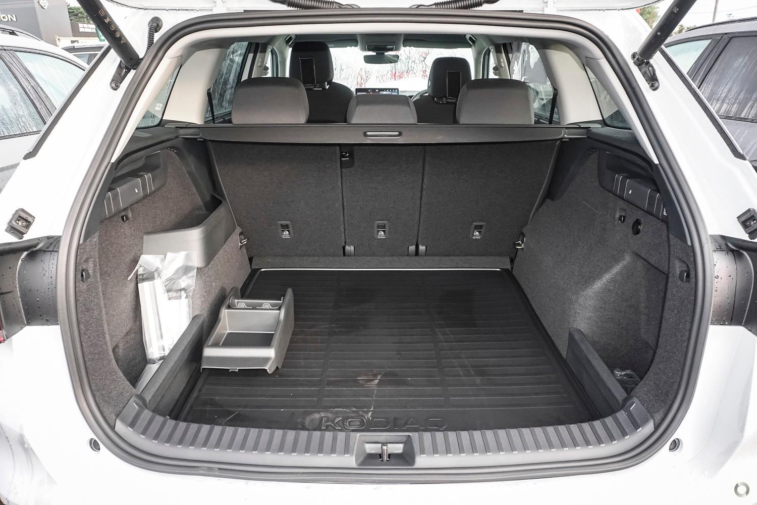 2026 SKODA Kodiaq Select mHEV — photo 6