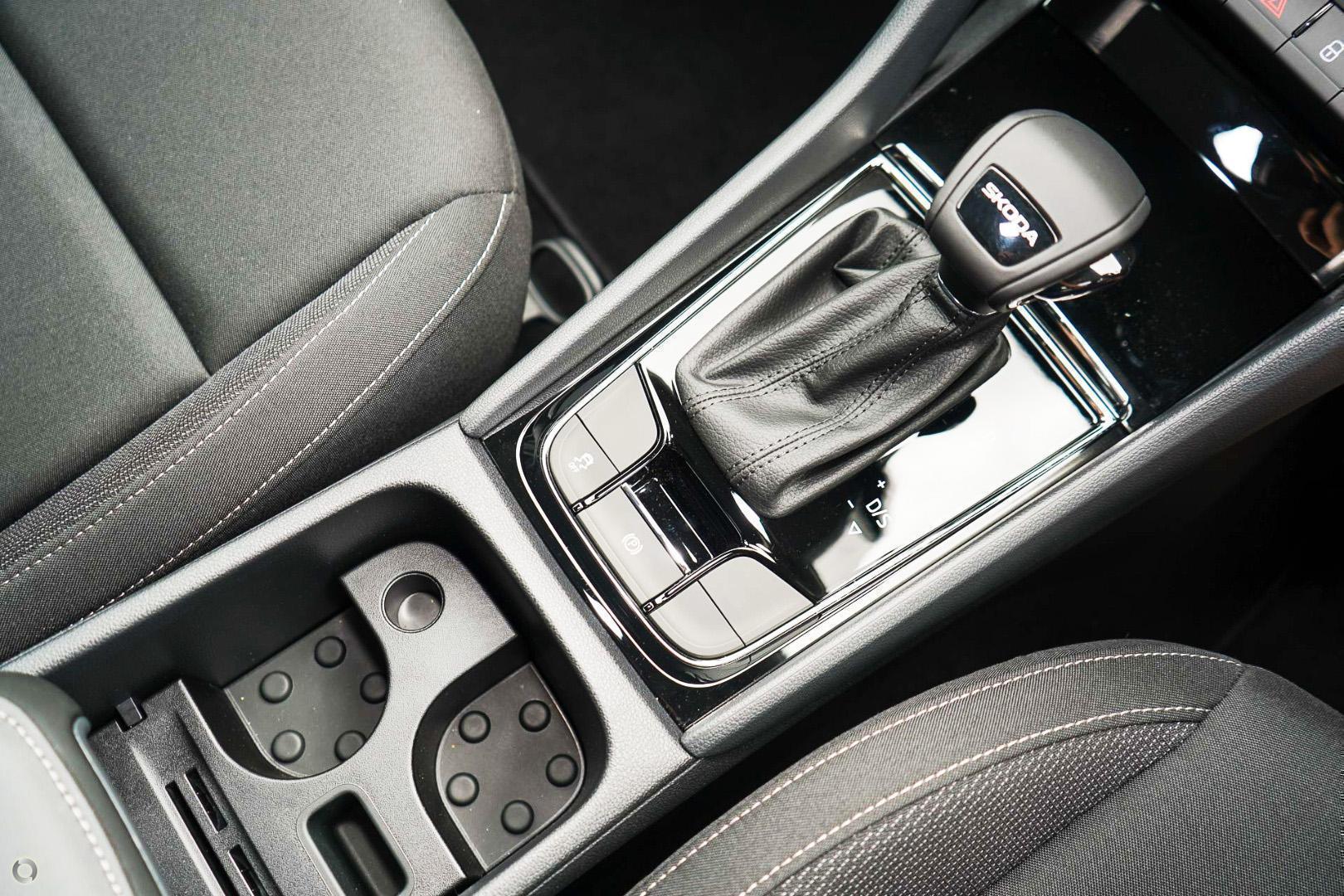 2026 SKODA Karoq 110TSI Select — photo 12