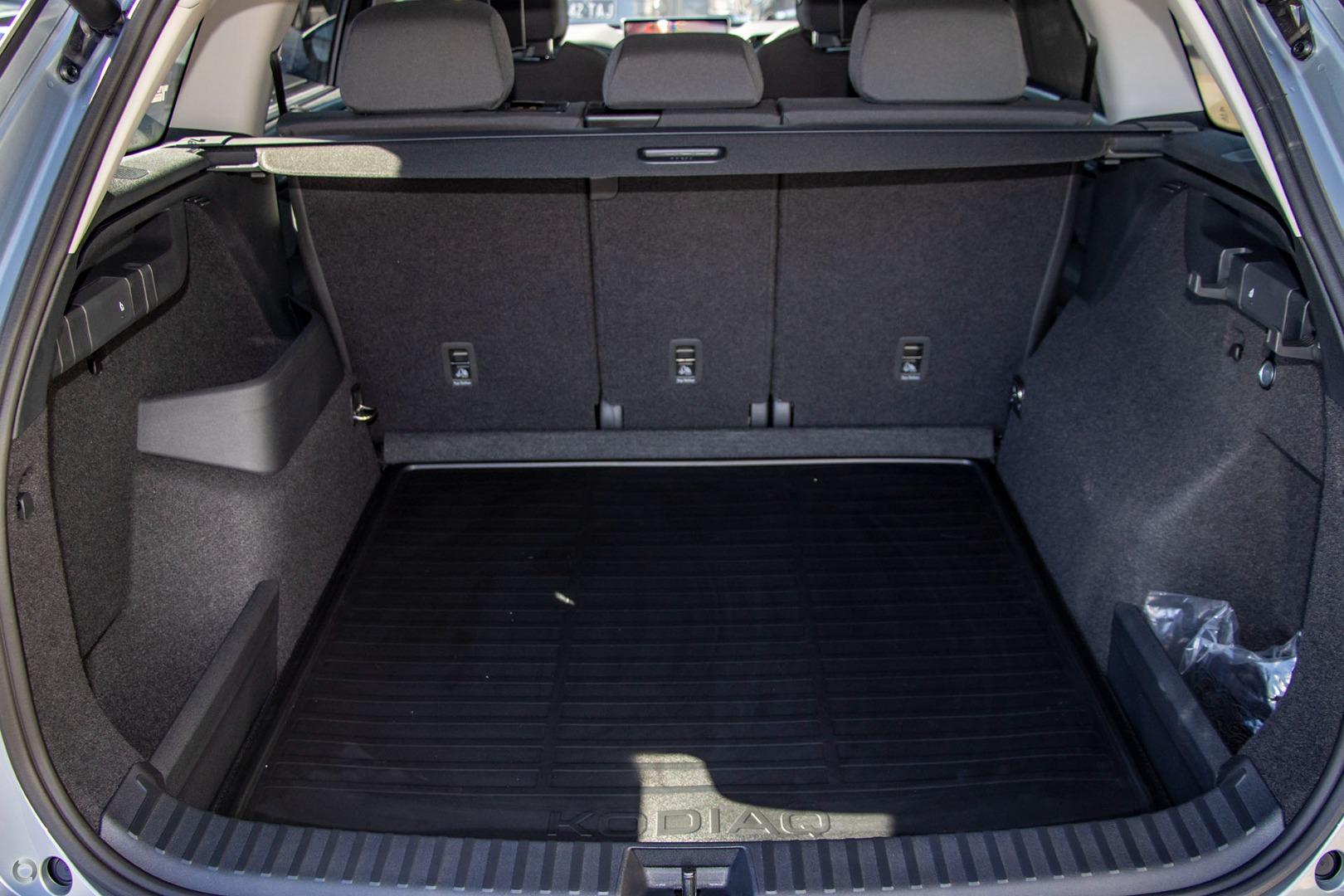 2026 SKODA Kodiaq Select mHEV — photo 11