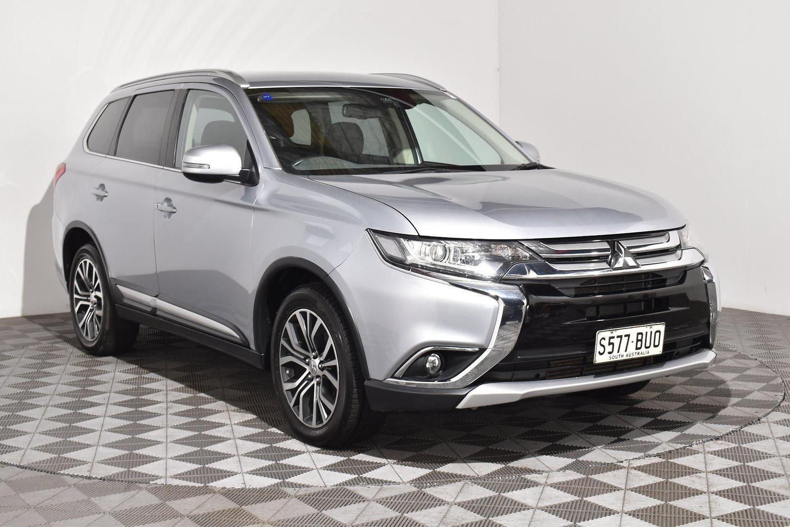 2017 Mitsubishi Outlander LS Safety Pack — photo 1