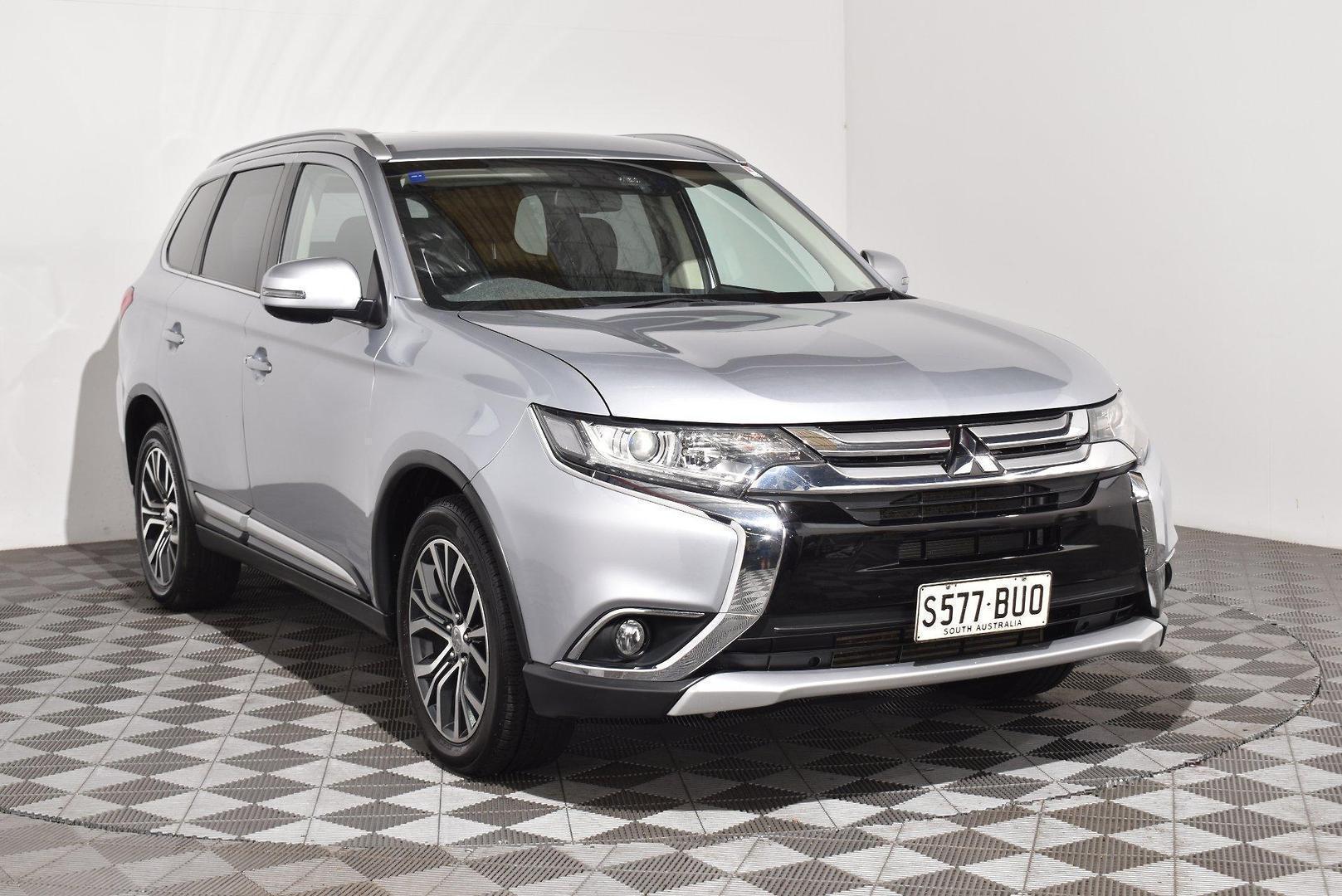 2017 Mitsubishi Outlander LS Safety Pack — photo 12