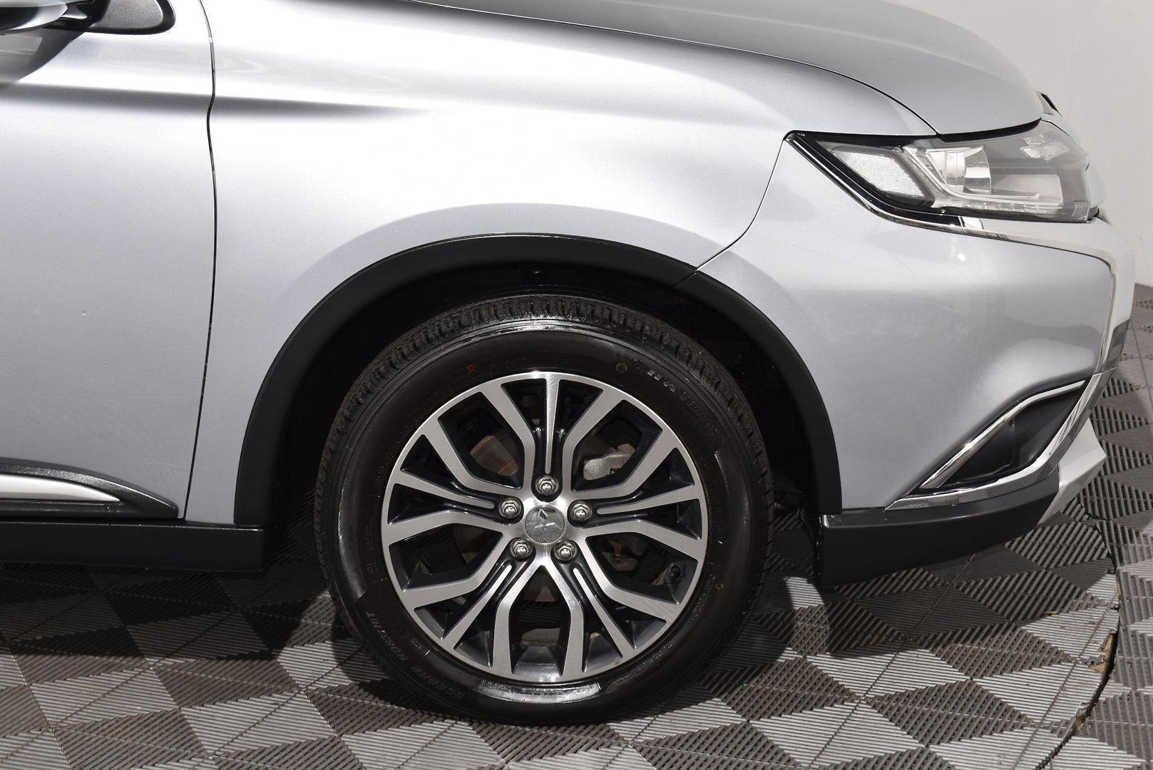 2017 Mitsubishi Outlander LS Safety Pack — photo 18