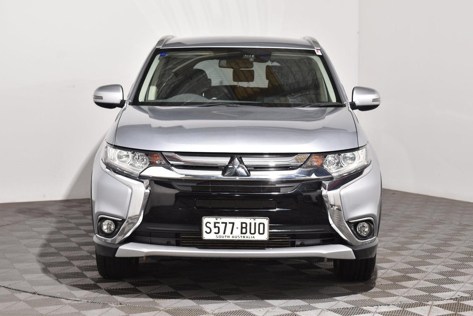 2017 Mitsubishi Outlander LS Safety Pack — photo 3