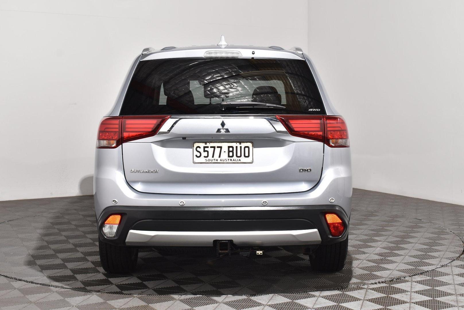 2017 Mitsubishi Outlander LS Safety Pack — photo 4