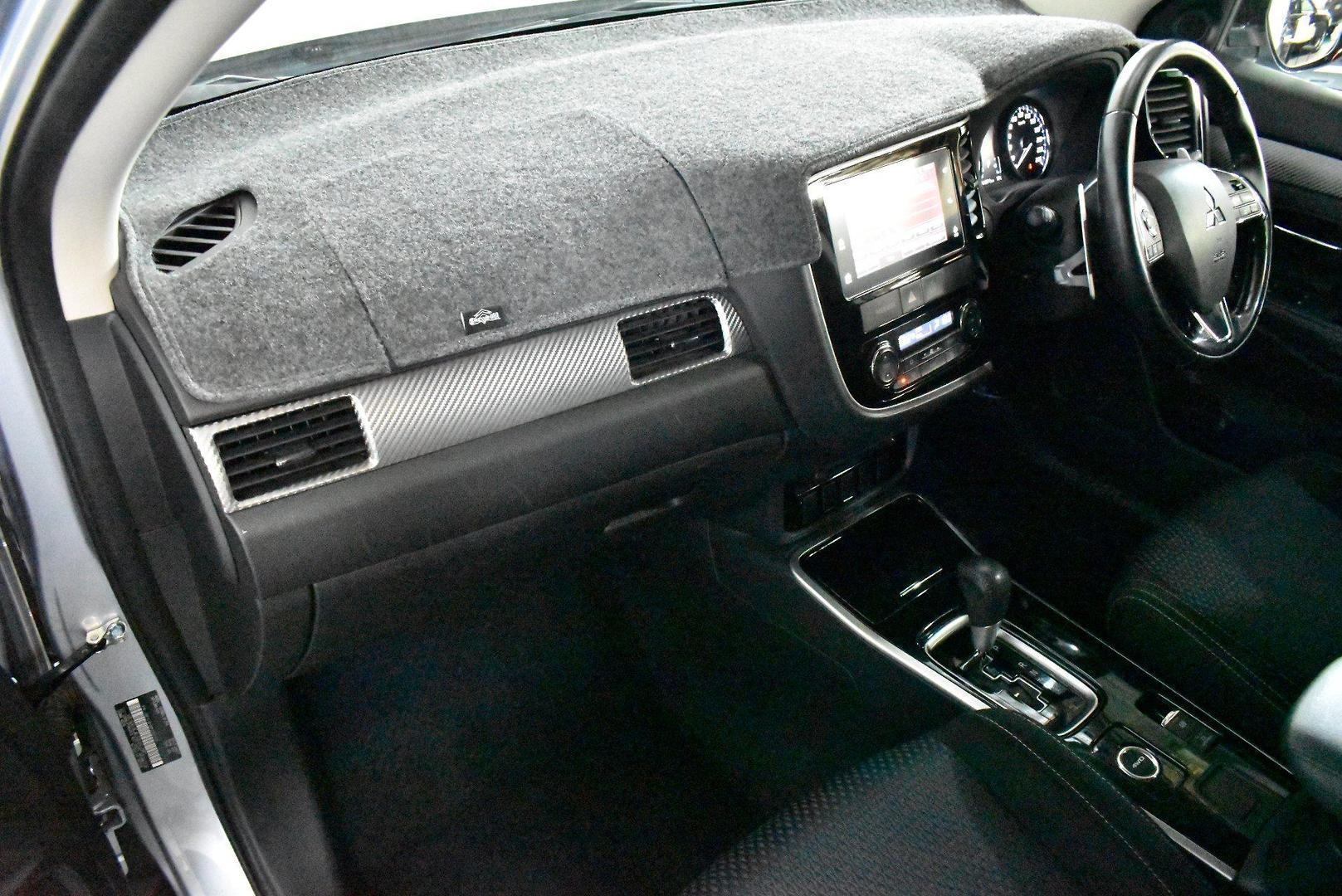 2017 Mitsubishi Outlander LS Safety Pack — photo 6