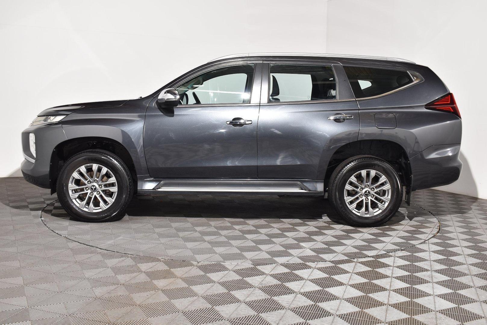 2020 Mitsubishi Pajero Sport GLX — photo 10