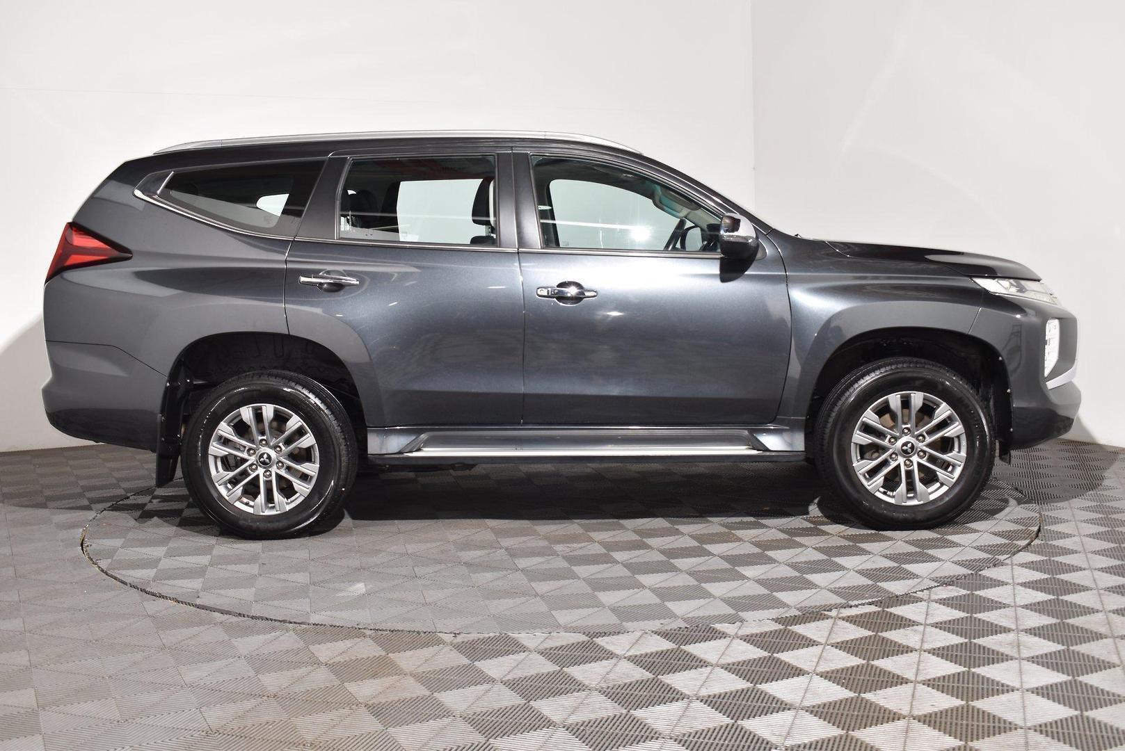 2020 Mitsubishi Pajero Sport GLX — photo 11
