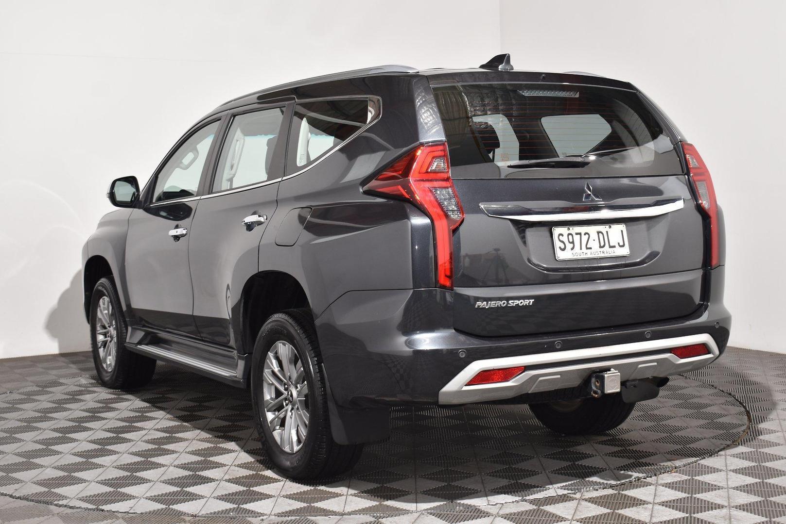 2020 Mitsubishi Pajero Sport GLX — photo 2