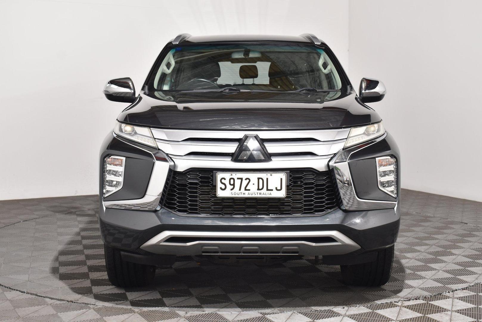 2020 Mitsubishi Pajero Sport GLX — photo 3