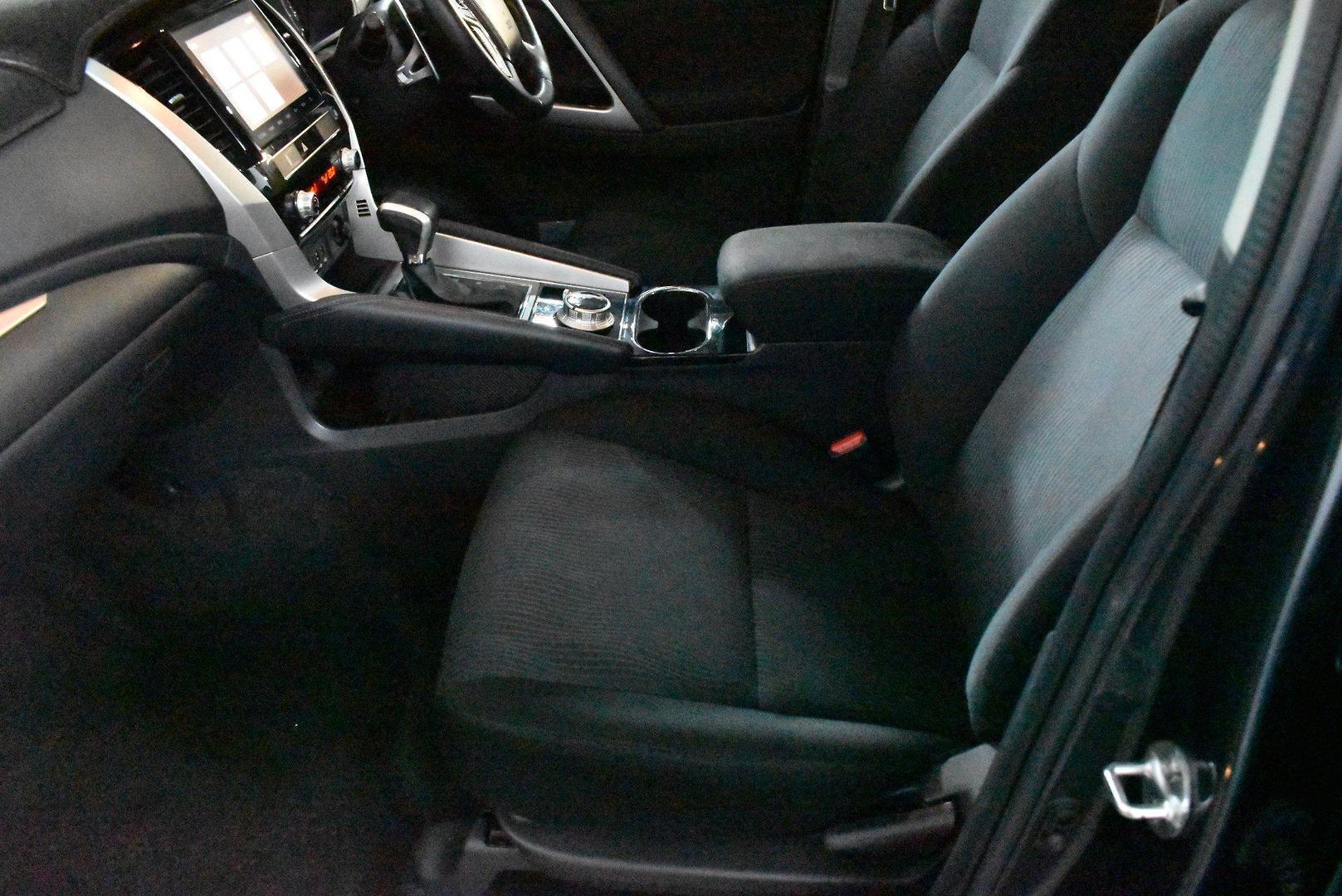 2020 Mitsubishi Pajero Sport GLX — photo 7