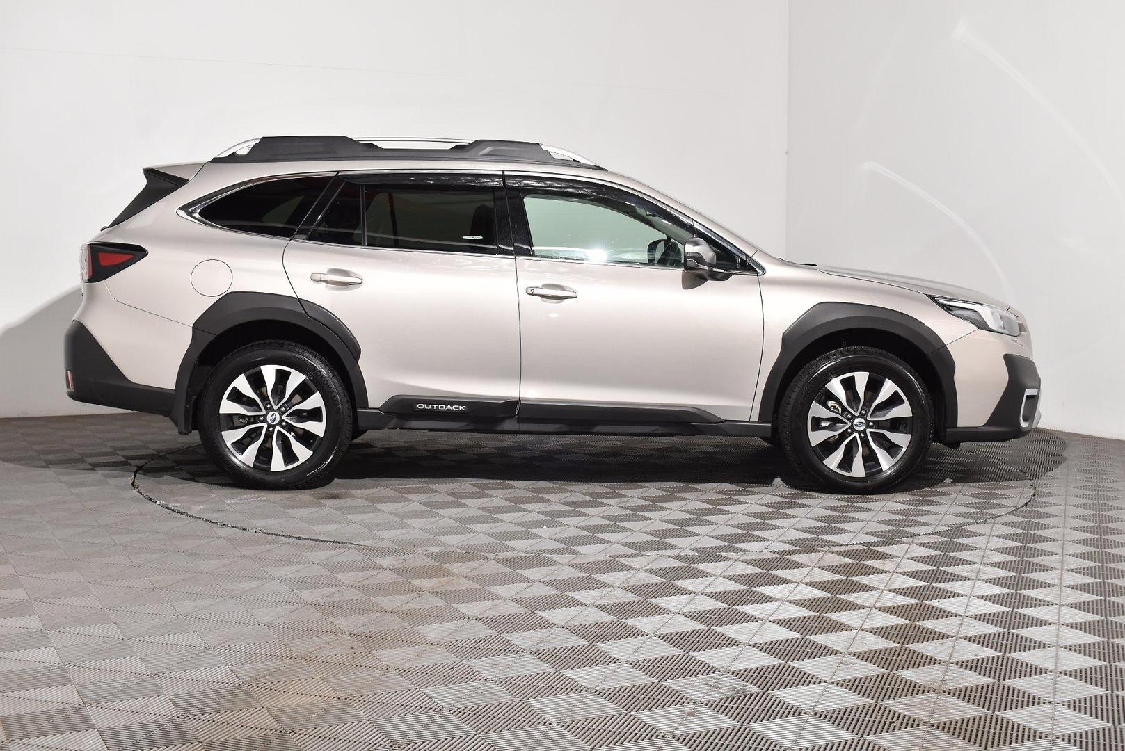 2024 Subaru Outback AWD Touring — photo 10