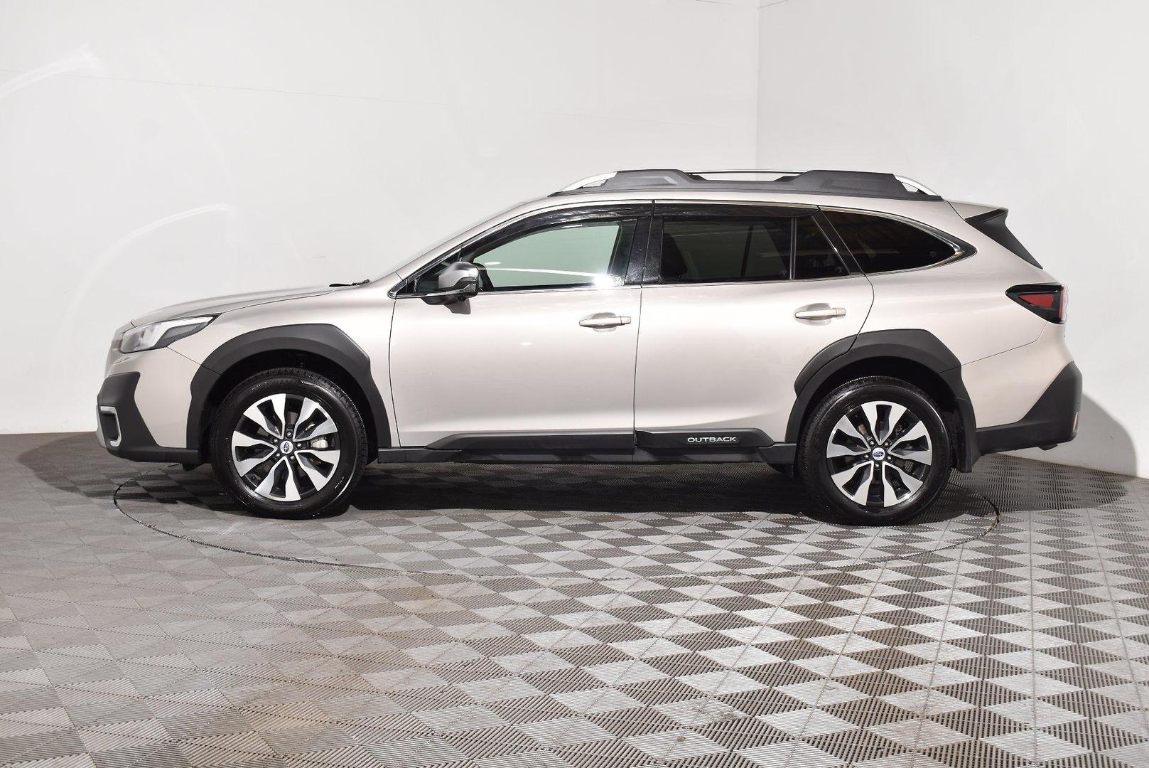 2024 Subaru Outback AWD Touring — photo 11
