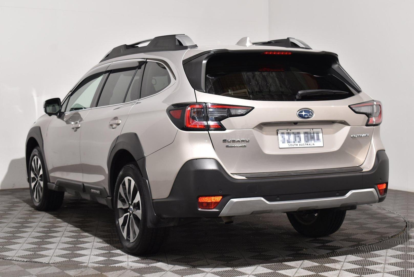 2024 Subaru Outback AWD Touring — photo 2