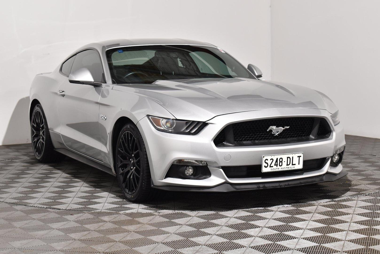 2017 Ford Mustang GT — photo 1