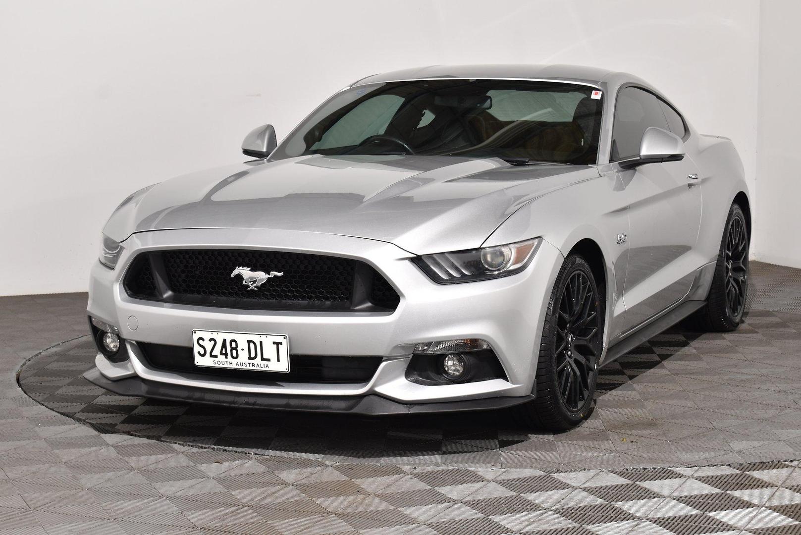 2017 Ford Mustang GT — photo 13