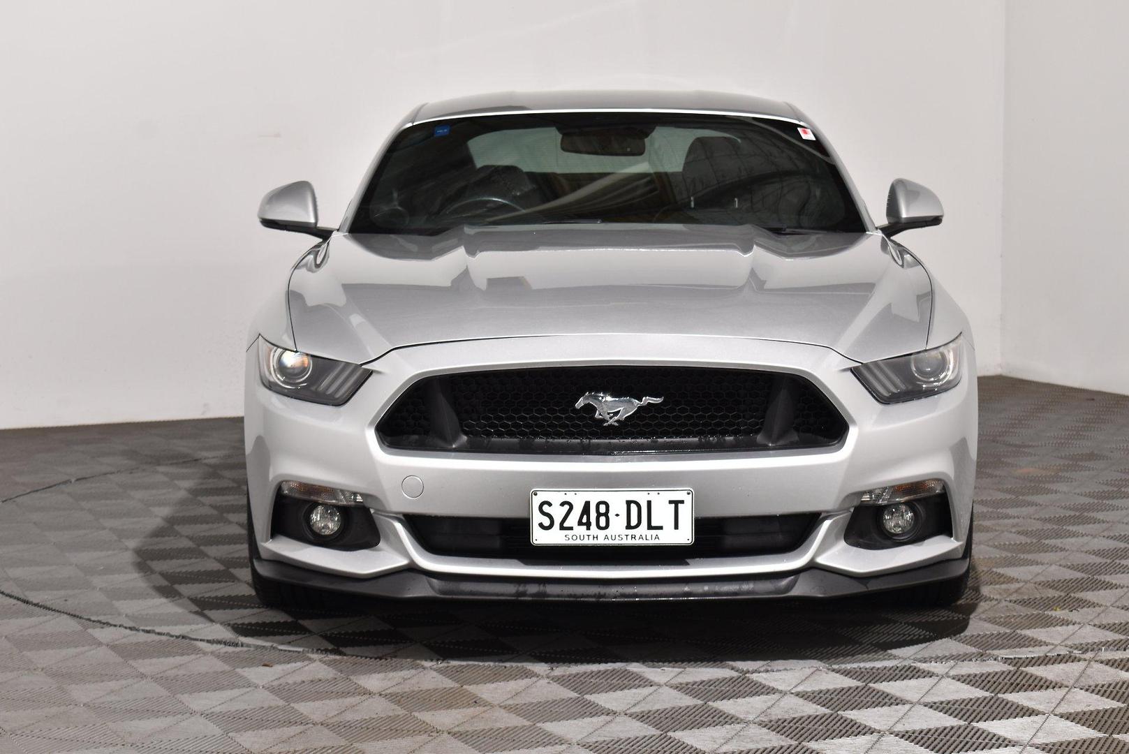 2017 Ford Mustang GT — photo 3