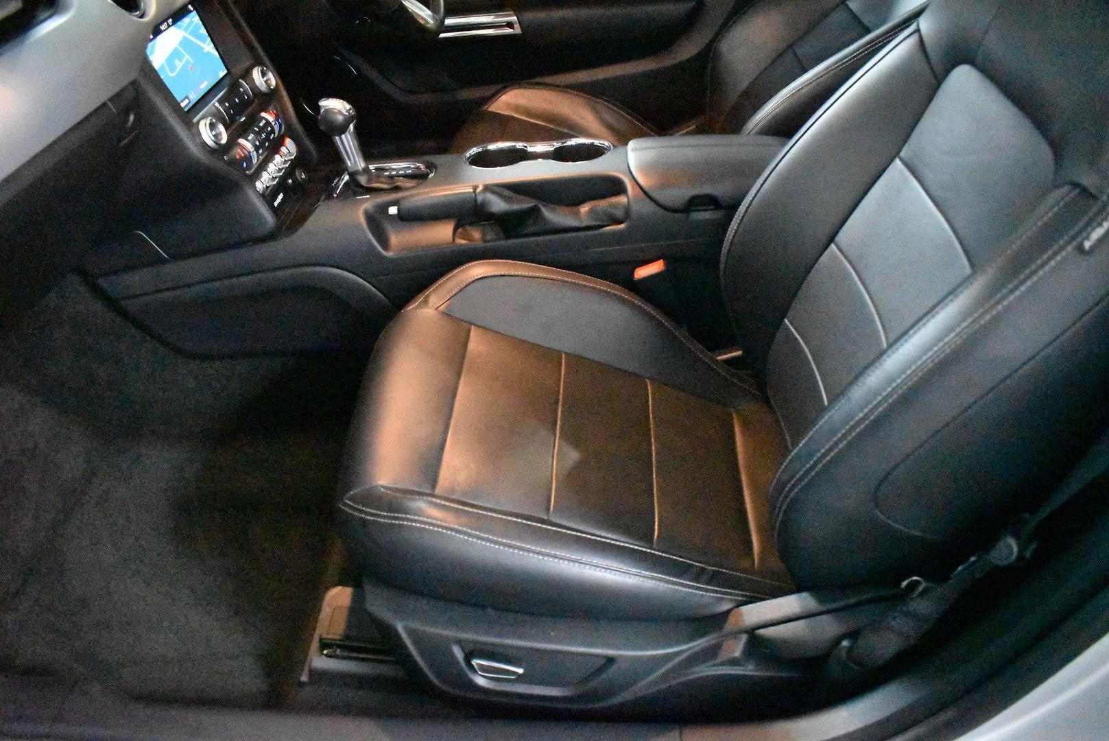 2017 Ford Mustang GT — photo 7