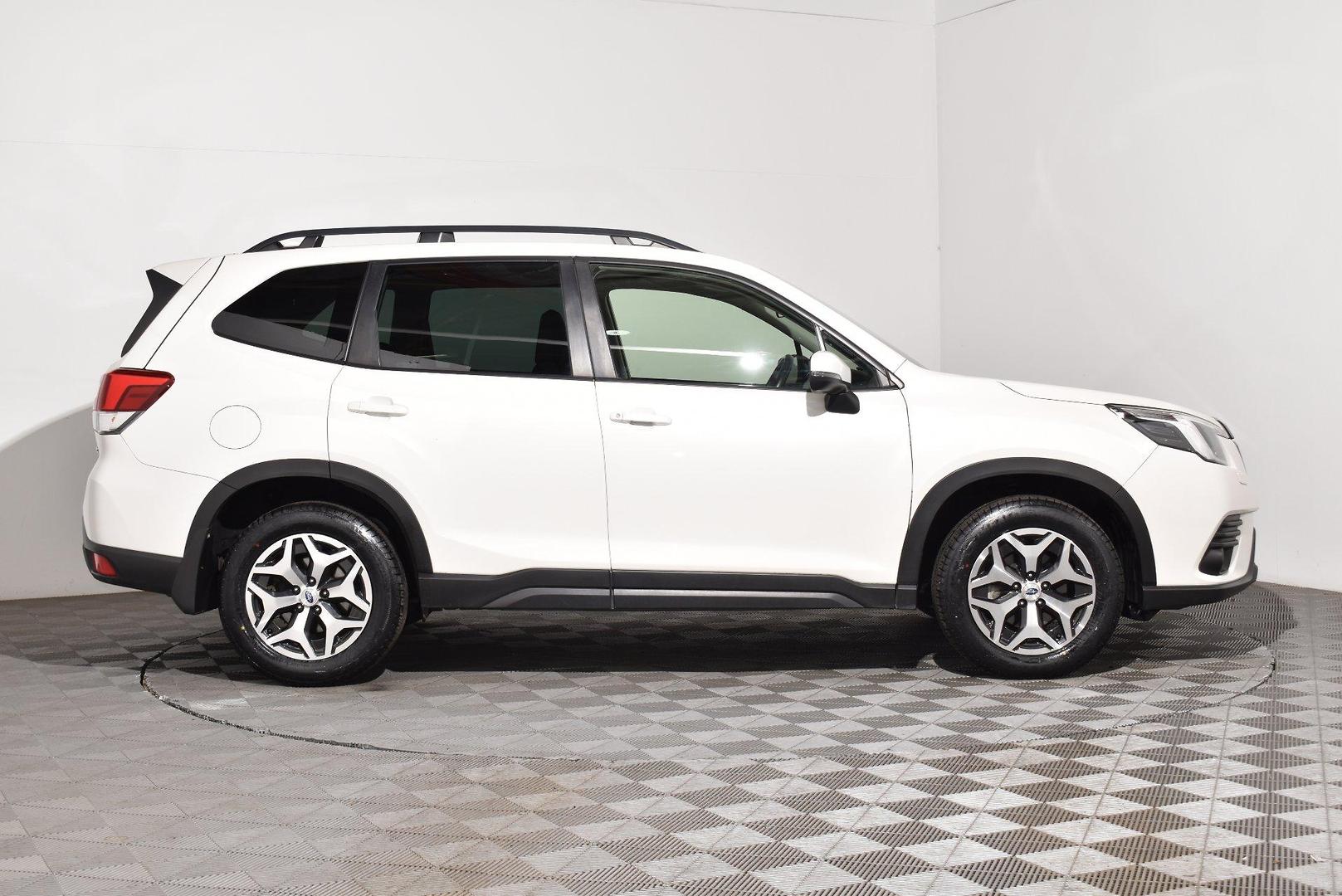 2021 Subaru Forester 25i — photo 10