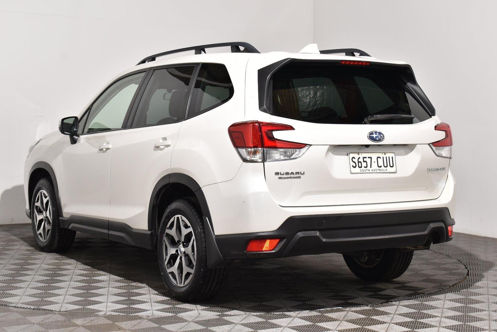 2021 Subaru Forester 25i — photo 2