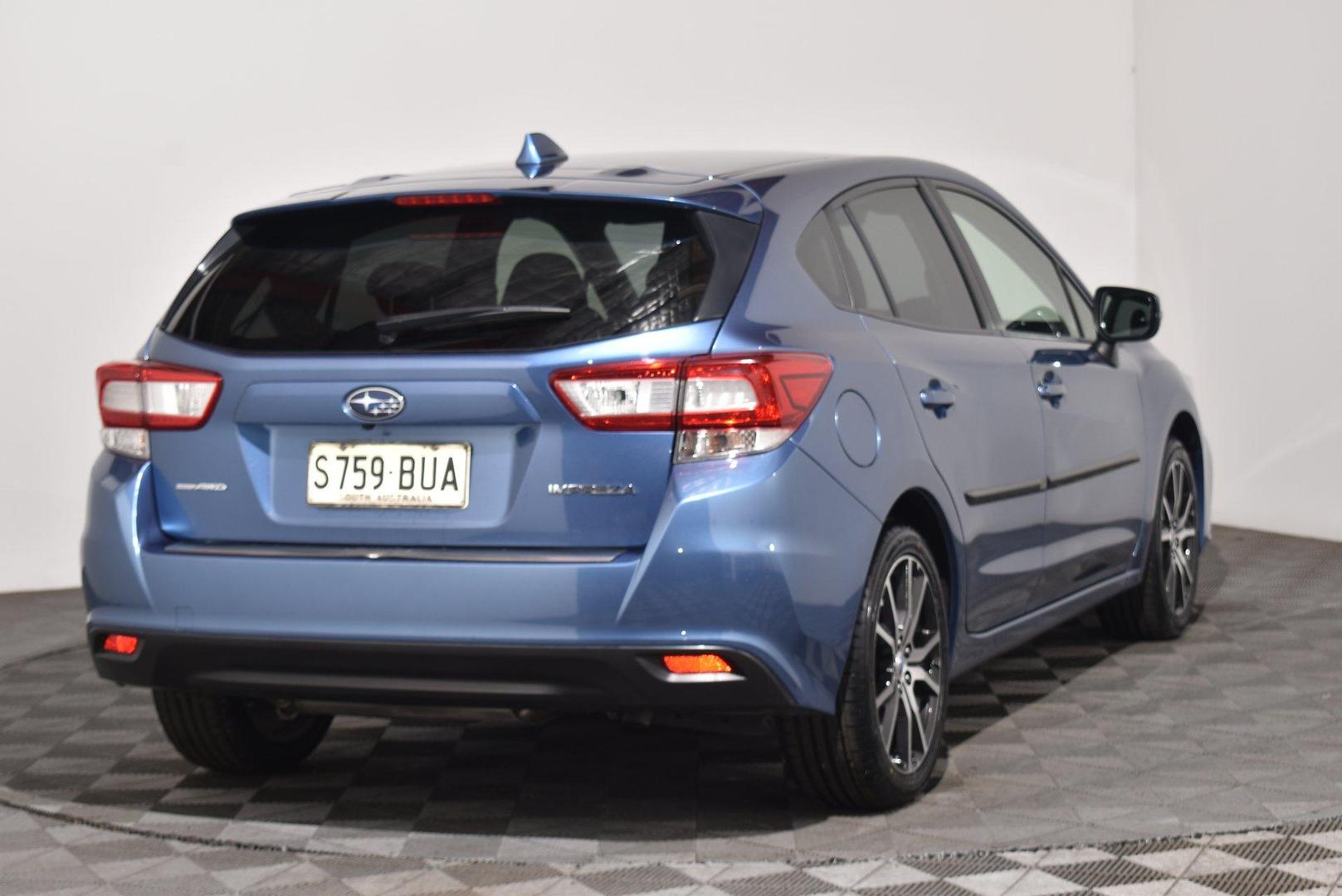 2017 Subaru Impreza 20iL — photo 14