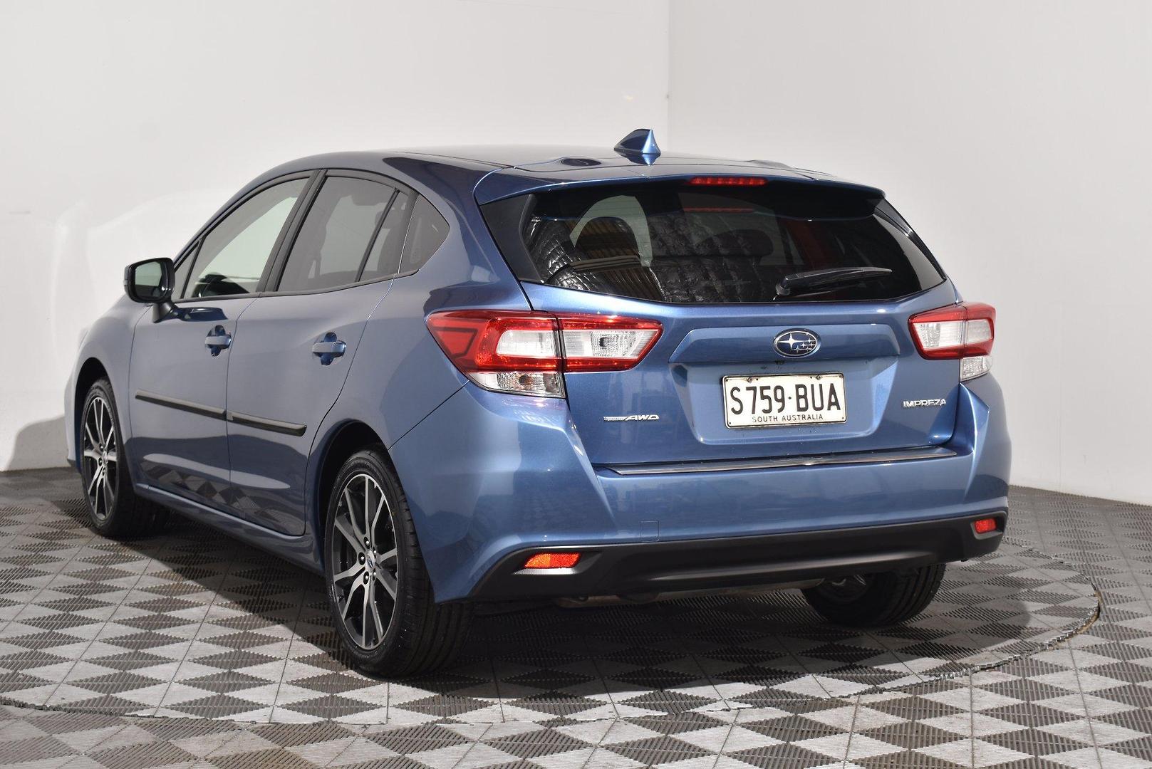 2017 Subaru Impreza 20iL — photo 2