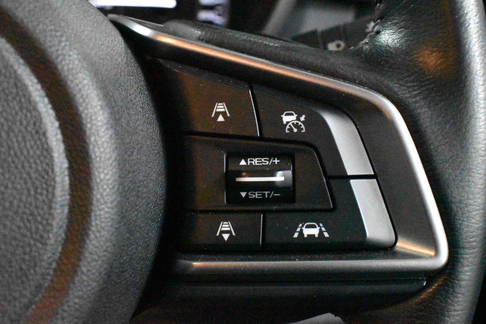 2017 Subaru Impreza 20iL — photo 22