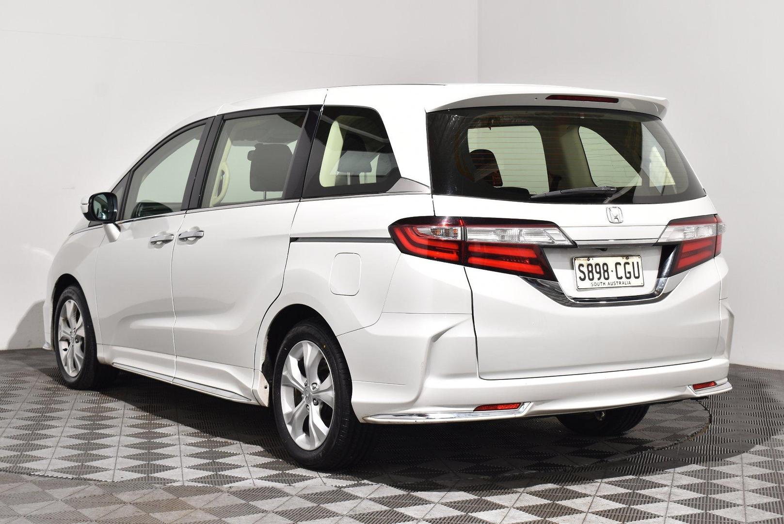 2019 Honda Odyssey VTi — photo 2