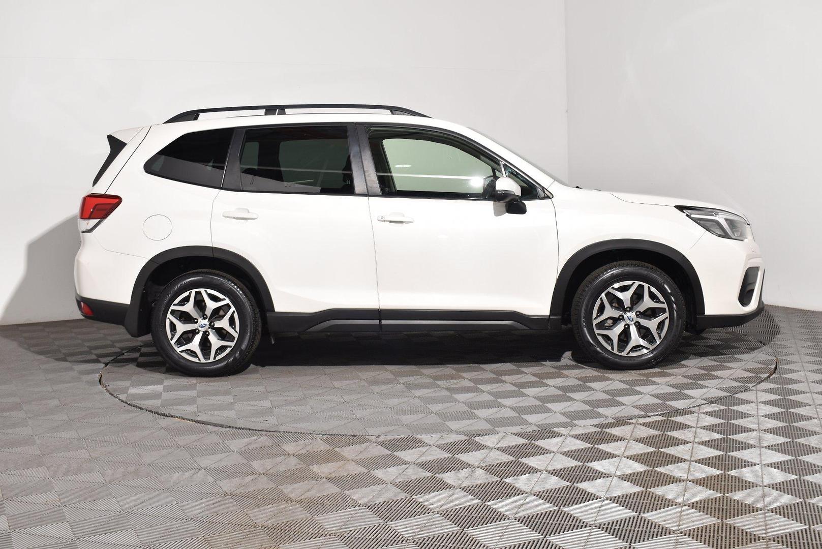 2020 Subaru Forester 25i — photo 10