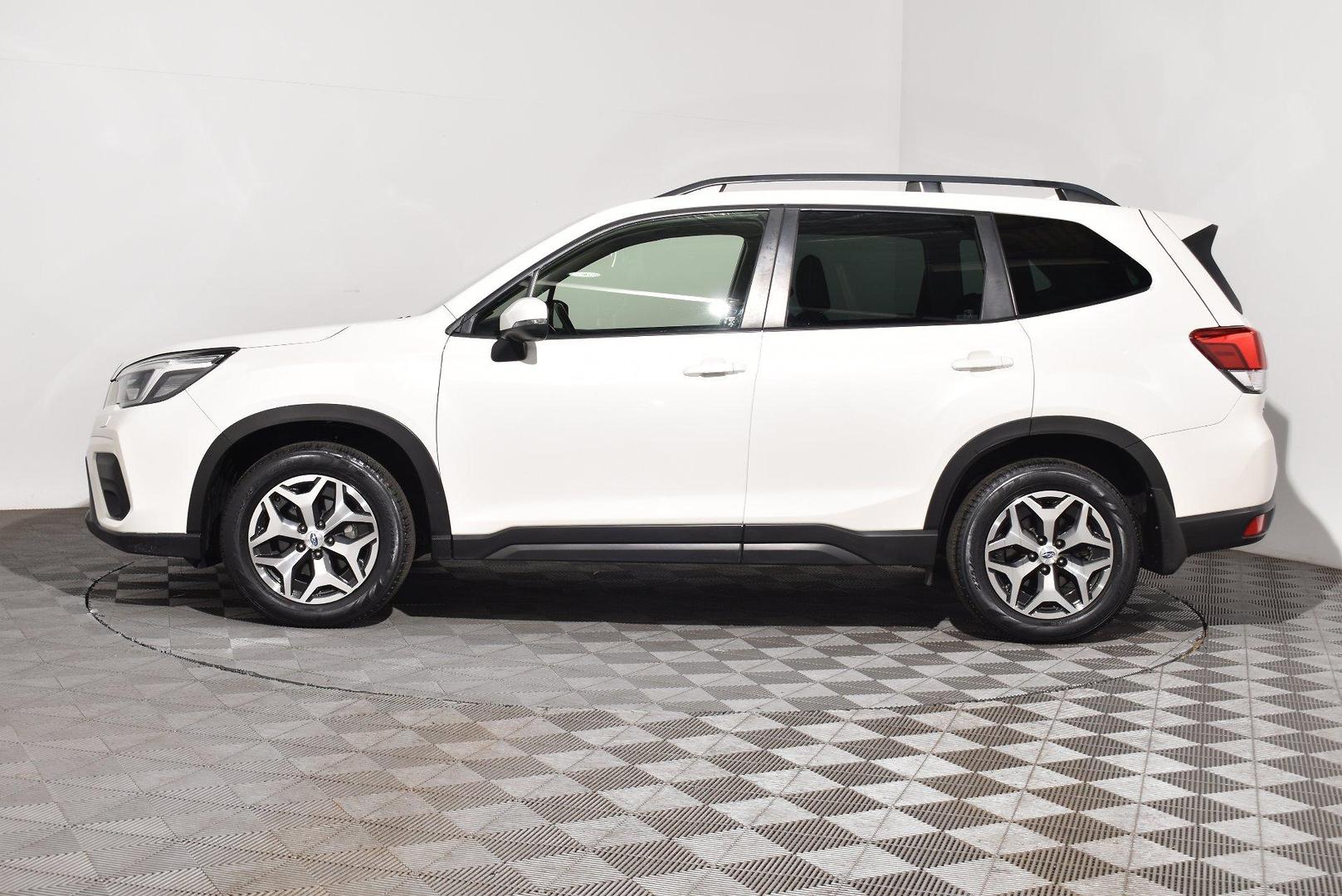 2020 Subaru Forester 25i — photo 11