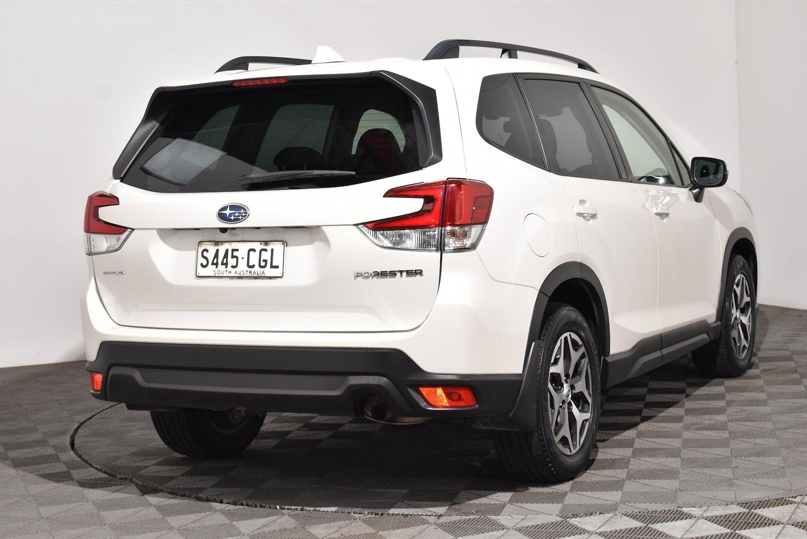 2020 Subaru Forester 25i — photo 14