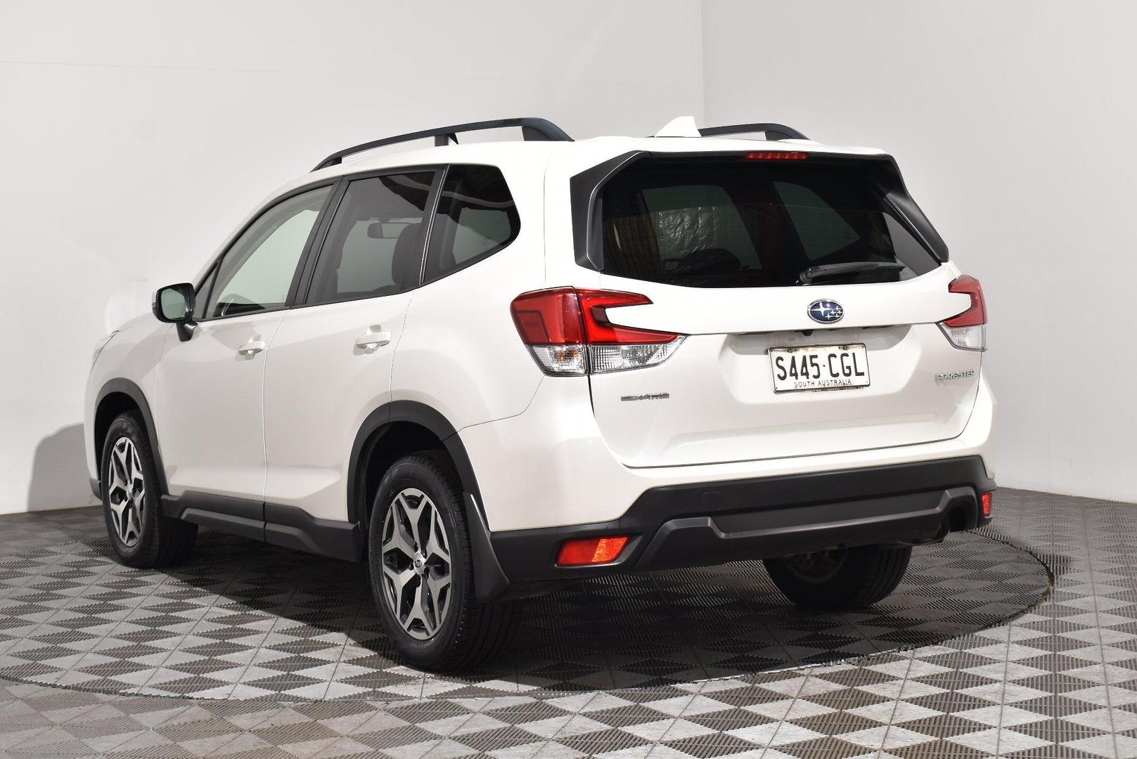2020 Subaru Forester 25i — photo 2
