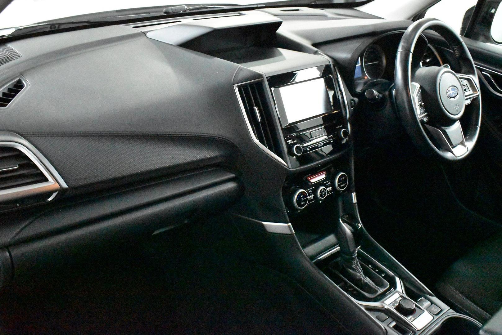 2020 Subaru Forester 25i — photo 6