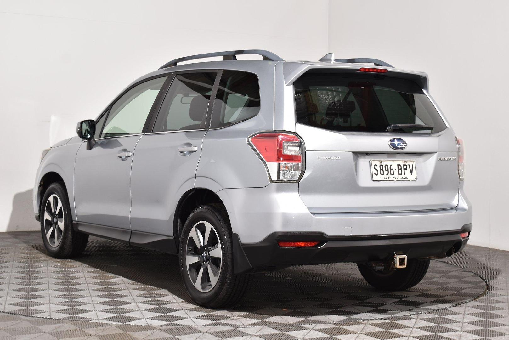 2017 Subaru Forester 25iL — photo 2