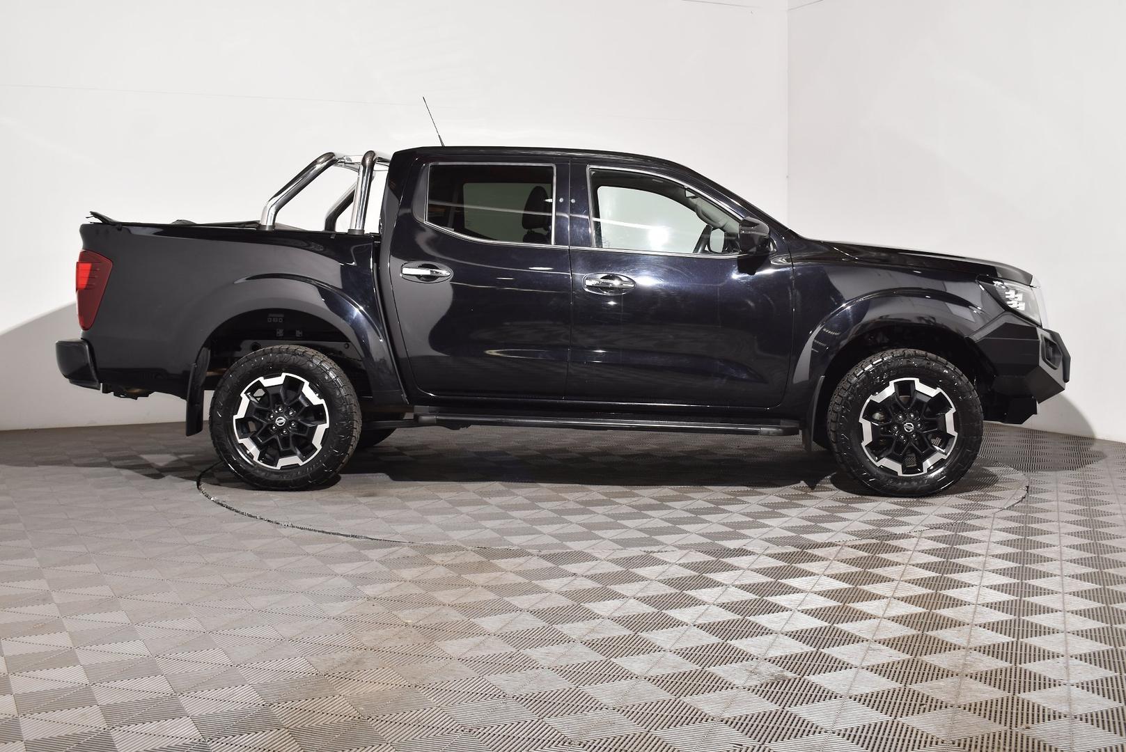 2021 Nissan Navara STX — photo 10