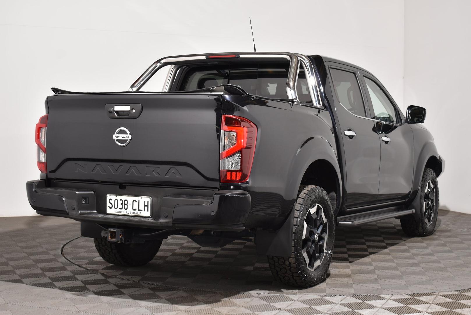 2021 Nissan Navara STX — photo 14