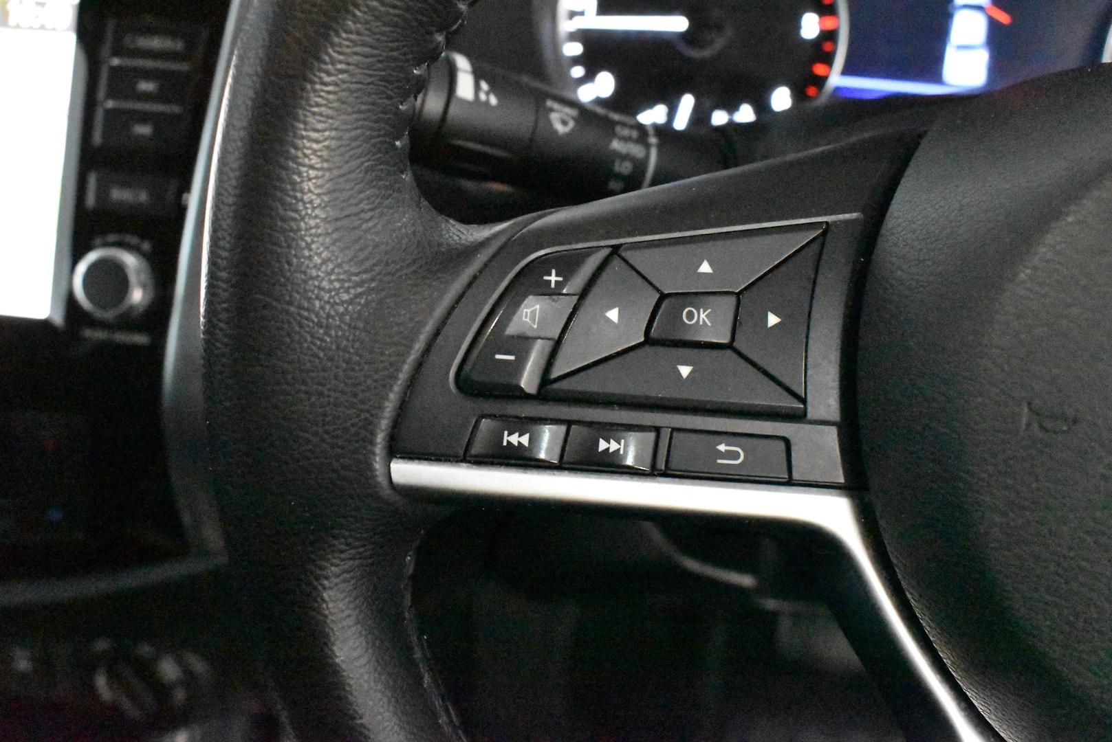 2021 Nissan Navara STX — photo 20