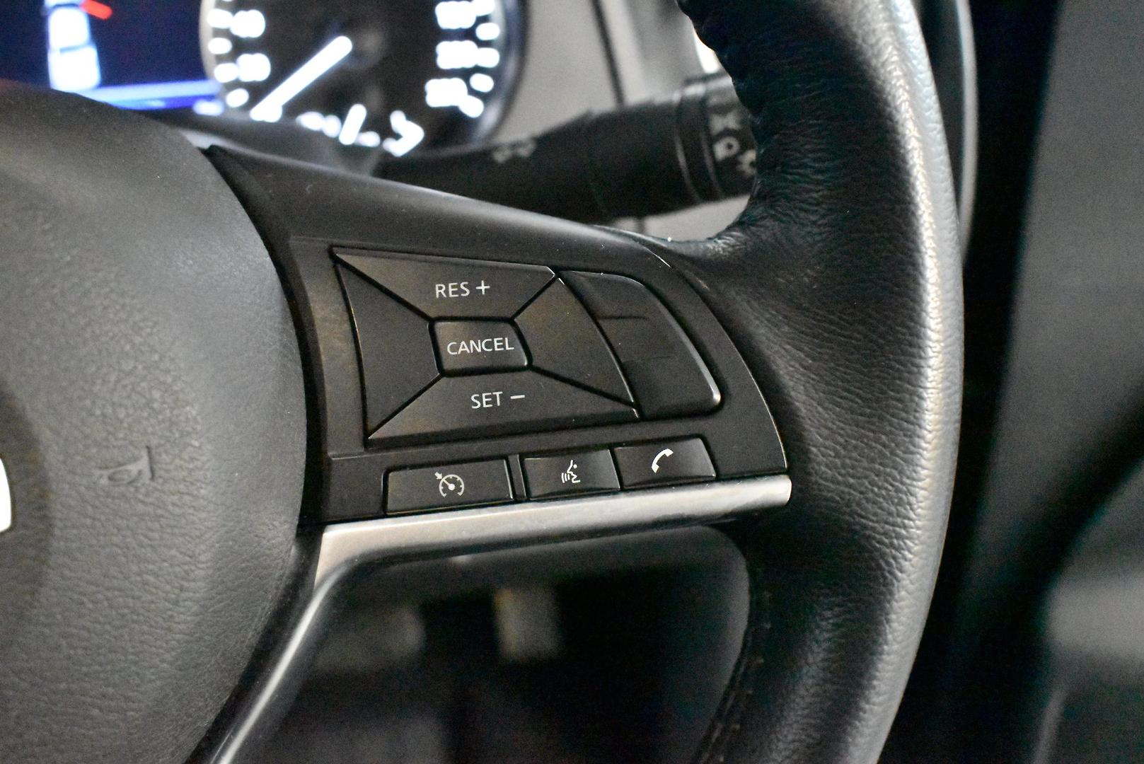 2021 Nissan Navara STX — photo 21