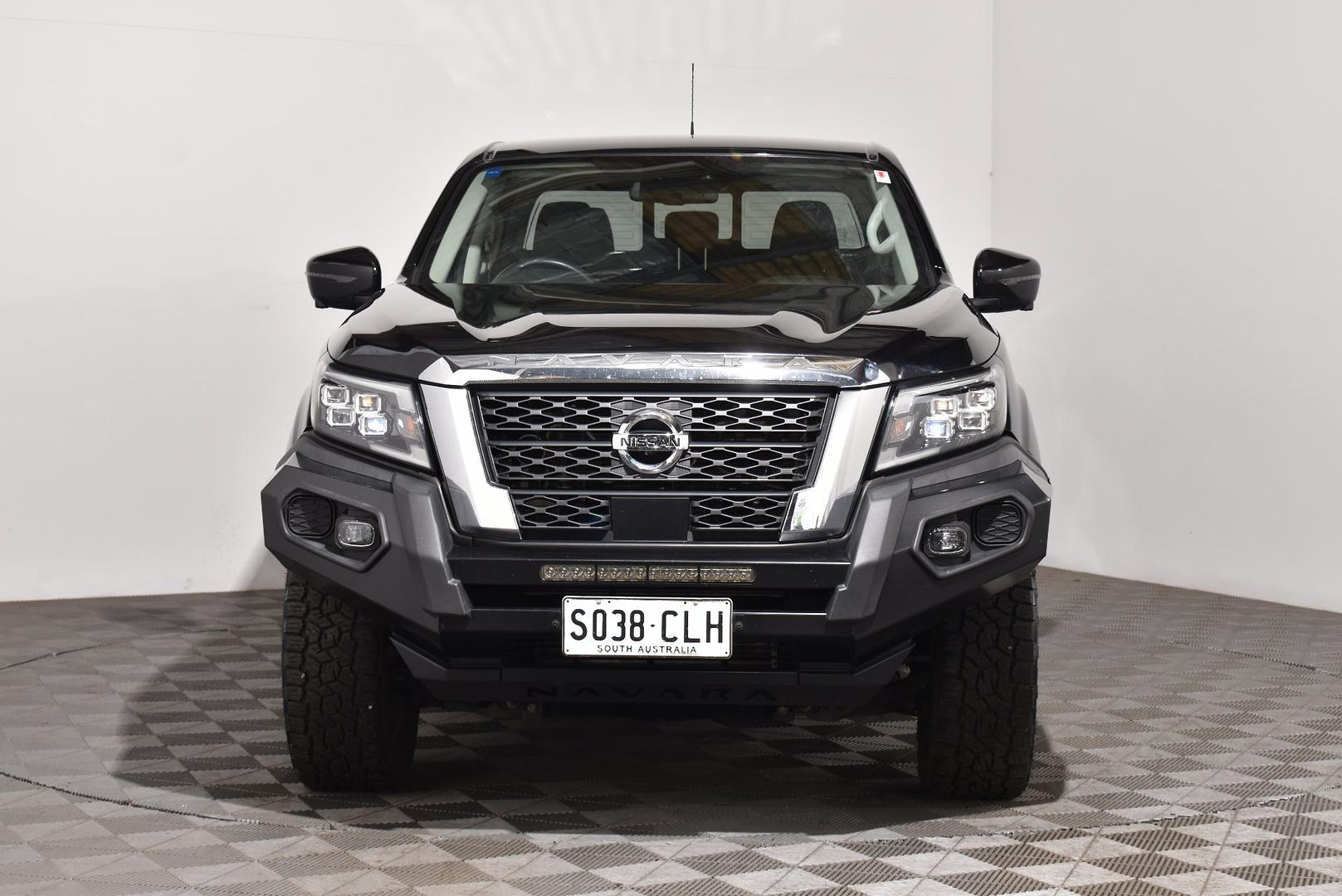 2021 Nissan Navara STX — photo 3