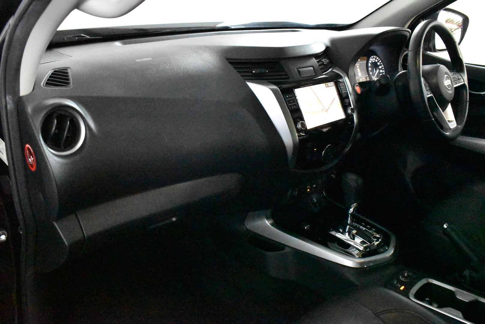 2021 Nissan Navara STX — photo 6
