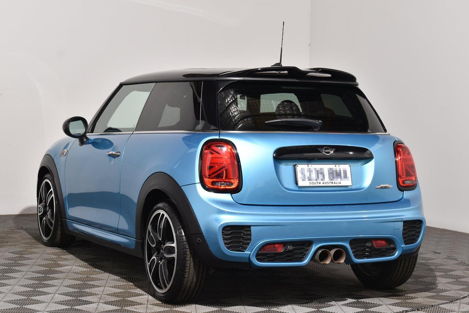 2018 MINI Hatch John Cooper Works — photo 2