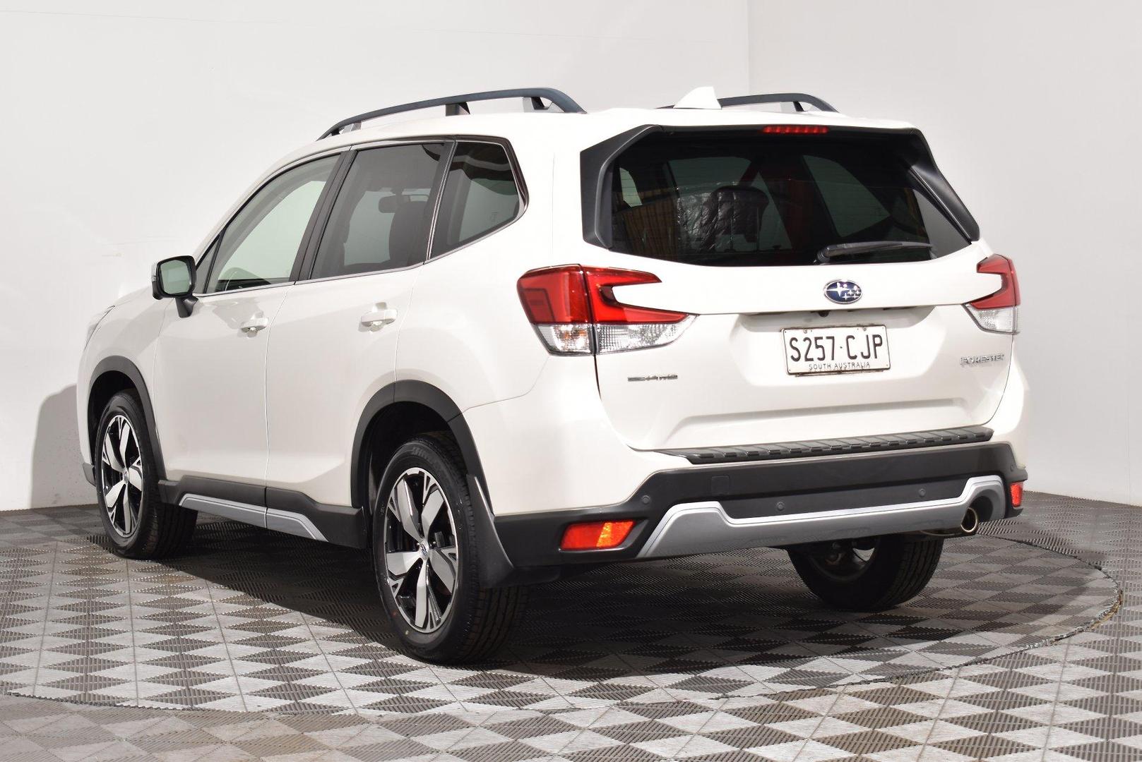 2020 Subaru Forester 25iS — photo 2