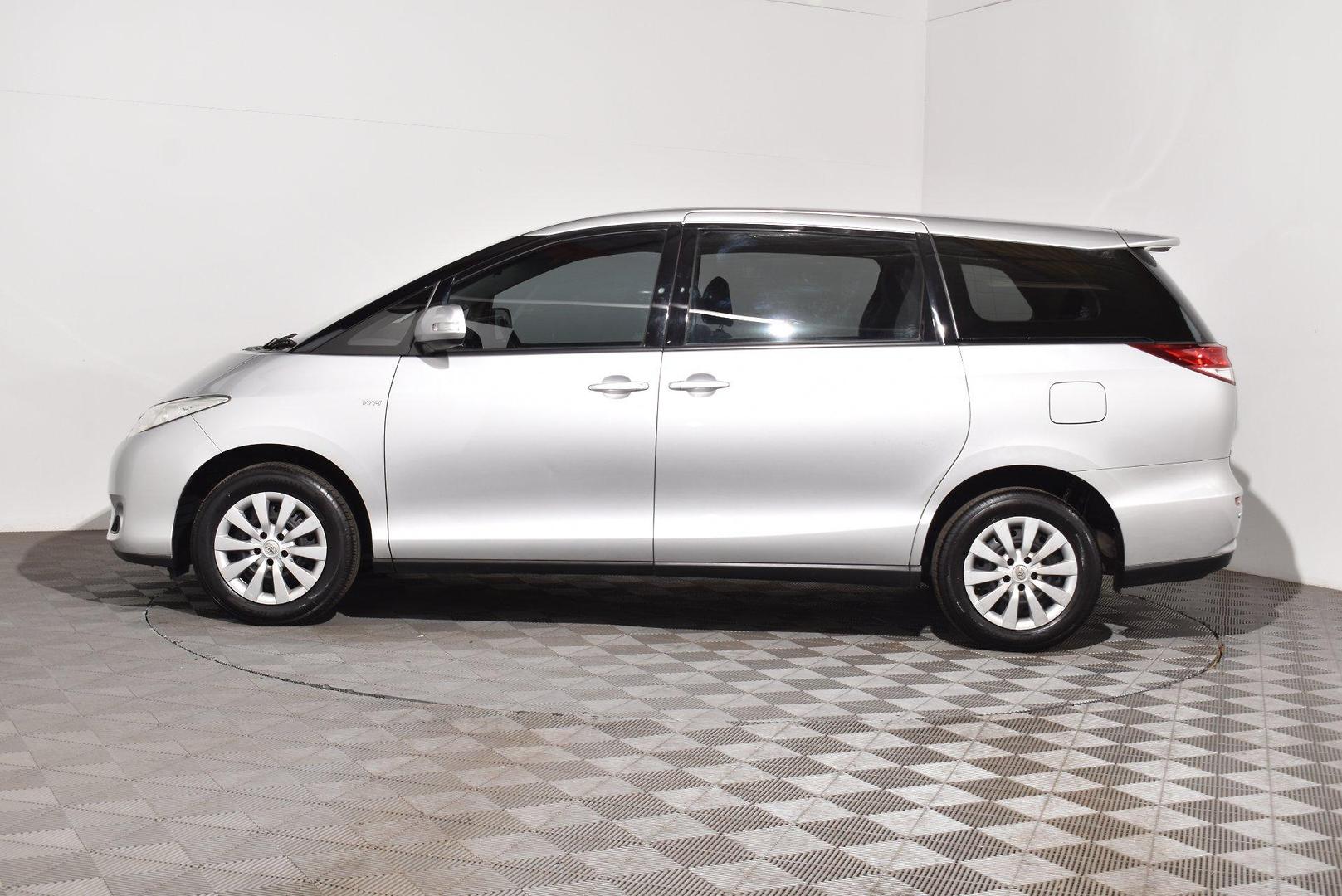 2015 Toyota Tarago GLi — photo 11