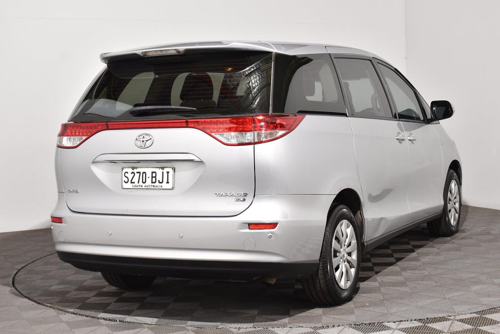 2015 Toyota Tarago GLi — photo 14